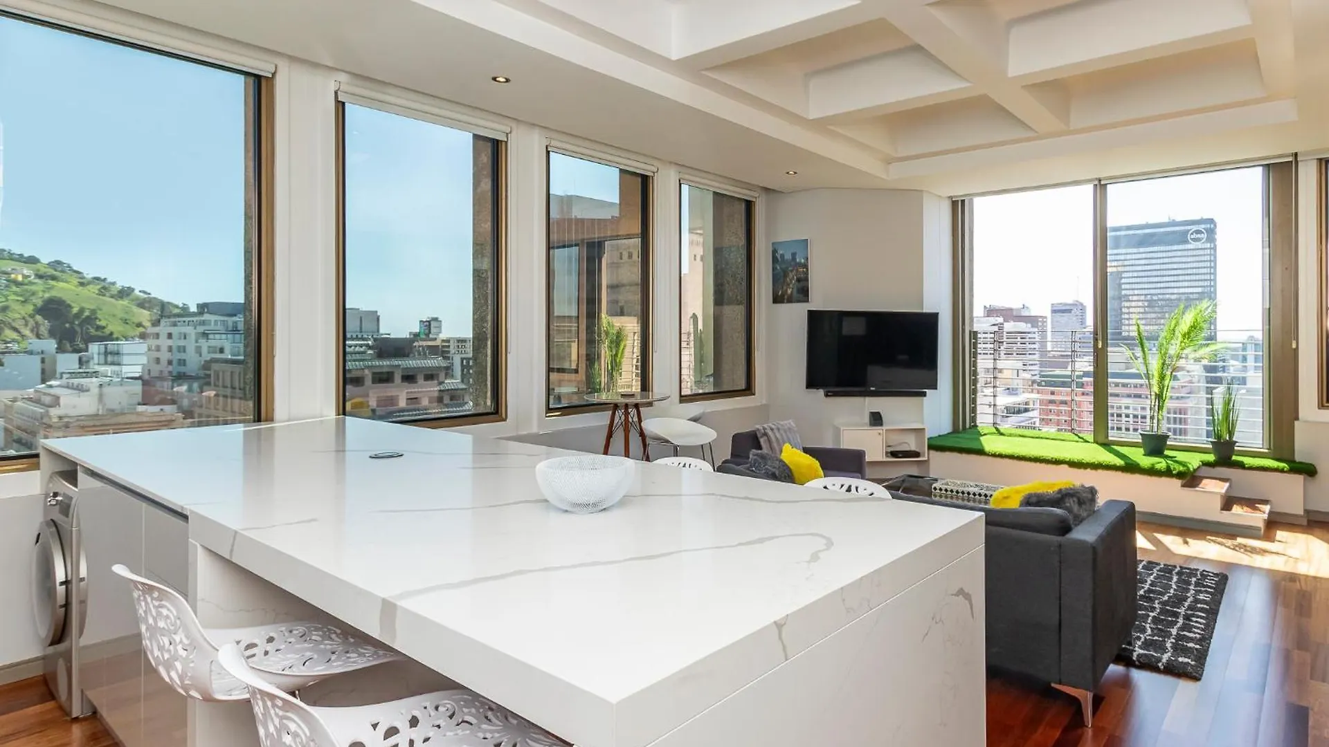 Apartment Executive Gem At Cartwrights Corner By Itc Hospitality With City & Harbour Views Cape Town